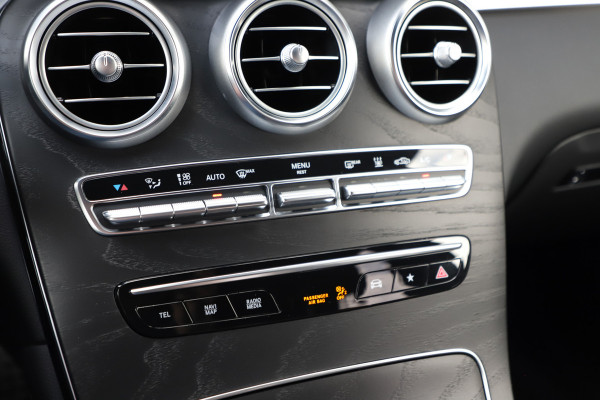 Mercedes-Benz GLC 300e AMG 4-Matic | 320PK | Luchtvering | Head-up | Sfeerverlichting | Multibeam | Standkachel | Digitaal dashboard | 2020.