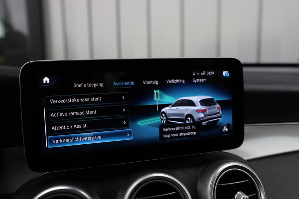 Mercedes-Benz GLC 300e AMG 4-Matic | 320PK | Luchtvering | Head-up | Burmester | Keyless-go | Sfeerverlichting | Pano | Memory | Multibeam | 2020.