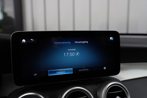 Mercedes-Benz GLC 300e AMG 4-Matic | 320PK | Luchtvering | Head-up | Burmester | Keyless-go | Sfeerverlichting | Pano | Memory | Multibeam | 2020.