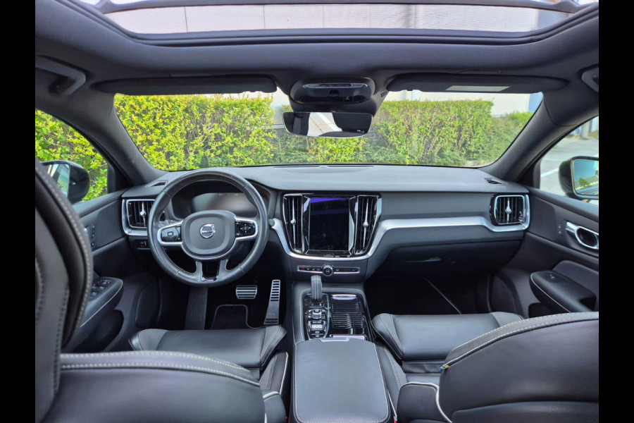 Volvo S60 2.0 Recharge T8 AWD R-Design Pano! Elektrische Stoelen! Camera! Stoelverwarming! Stuurverwarming! Blis! Lane Assist!