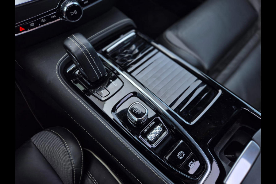 Volvo S60 2.0 Recharge T8 AWD R-Design Pano! Elektrische Stoelen! Camera! Stoelverwarming! Stuurverwarming! Blis! Lane Assist!
