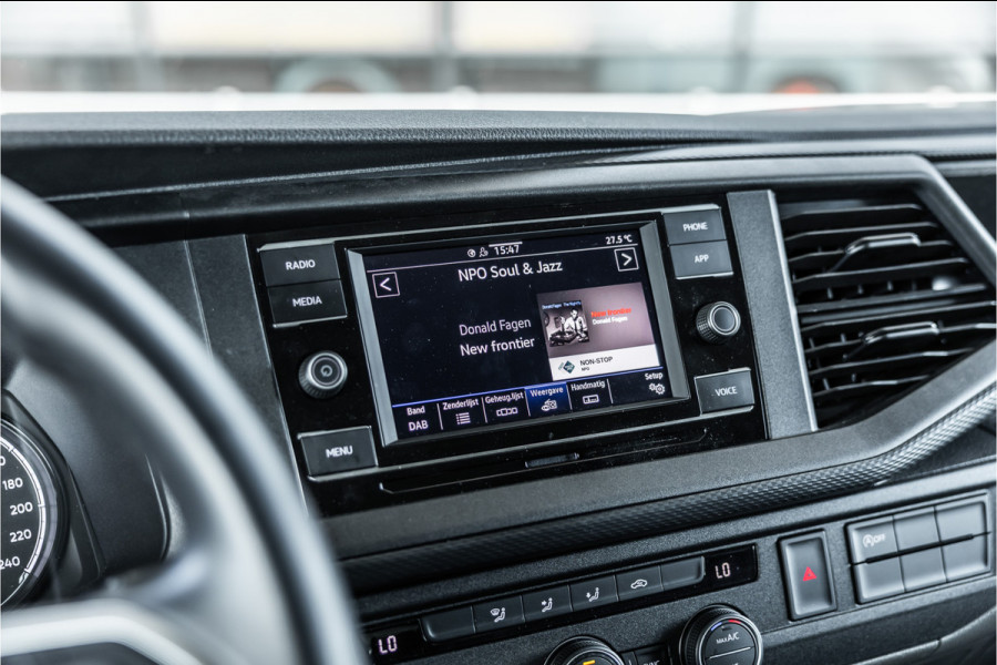Volkswagen Transporter T6.1 2.0 TDI L2H1 DC Caravelle | Dubbel cabine | Two-tone | CarPlay | Camera | MF Stuur | Cruise control | Climate control | 6-zitter | BPM vrij | Nieuwe APK | Dealer onderhouden