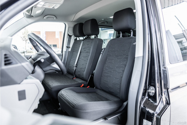 Volkswagen Transporter T6.1 2.0 TDI L2H1 DC Caravelle | Dubbel cabine | Two-tone | CarPlay | Camera | MF Stuur | Cruise control | Climate control | 6-zitter | BPM vrij | Nieuwe APK | Dealer onderhouden
