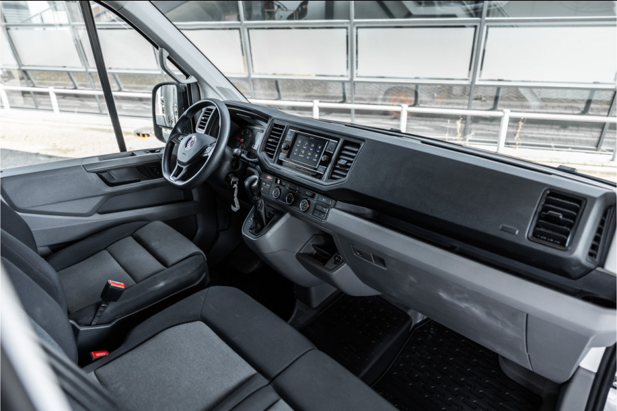 Volkswagen Crafter 2.0 TDI L3H2 | Automaat | CarPlay | Camera | Betimmering | MF Stuur | Cruise control | Stoelverwarming | Nieuwe APK | Dealer onderhouden | BPM Vrij | Euro 6
