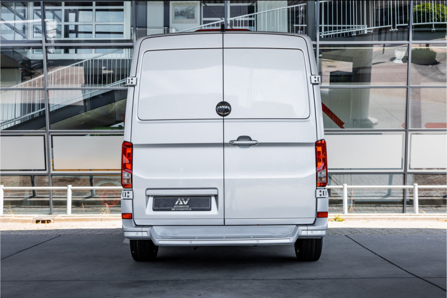 Volkswagen Crafter 2.0 TDI L3H2 | Automaat | CarPlay | Camera | Betimmering | MF Stuur | Cruise control | Stoelverwarming | Nieuwe APK | Dealer onderhouden | BPM Vrij | Euro 6