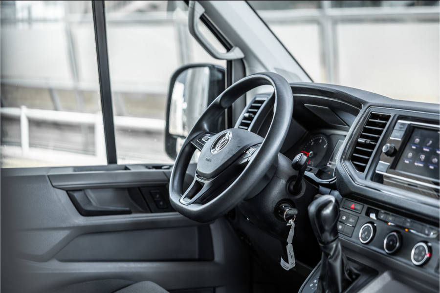Volkswagen Crafter 2.0 TDI L3H2 | Automaat | CarPlay | Camera | Betimmering | MF Stuur | Cruise control | Stoelverwarming | Nieuwe APK | Dealer onderhouden | BPM Vrij | Euro 6