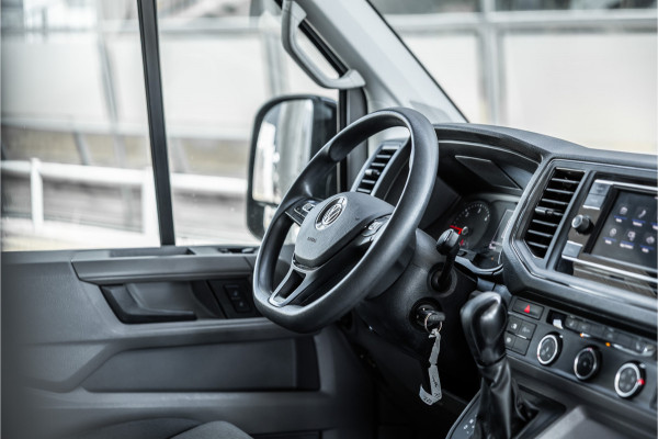 Volkswagen Crafter 2.0 TDI L3H2 | Automaat | CarPlay | Camera | Betimmering | MF Stuur | Cruise control | Stoelverwarming | Nieuwe APK | Dealer onderhouden | BPM Vrij | Euro 6