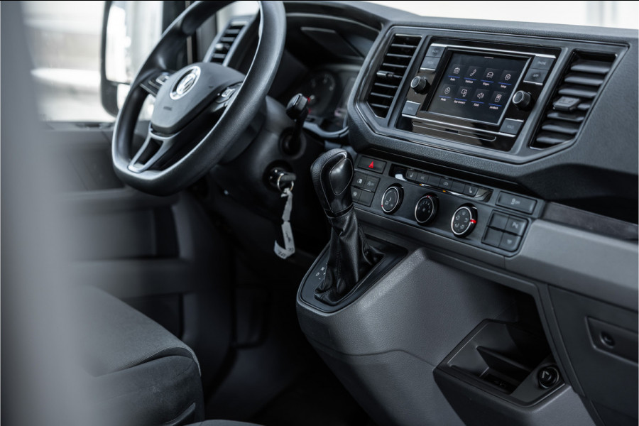 Volkswagen Crafter 2.0 TDI L3H2 | Automaat | CarPlay | Camera | Betimmering | MF Stuur | Cruise control | Stoelverwarming | Nieuwe APK | Dealer onderhouden | BPM Vrij | Euro 6