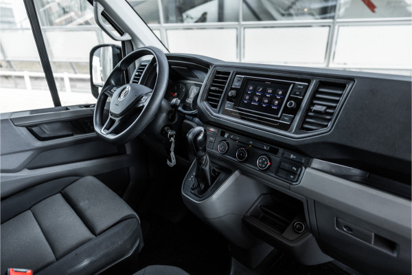 Volkswagen Crafter 2.0 TDI L3H2 | Automaat | CarPlay | Camera | Betimmering | MF Stuur | Cruise control | Stoelverwarming | Nieuwe APK | Dealer onderhouden | BPM Vrij | Euro 6