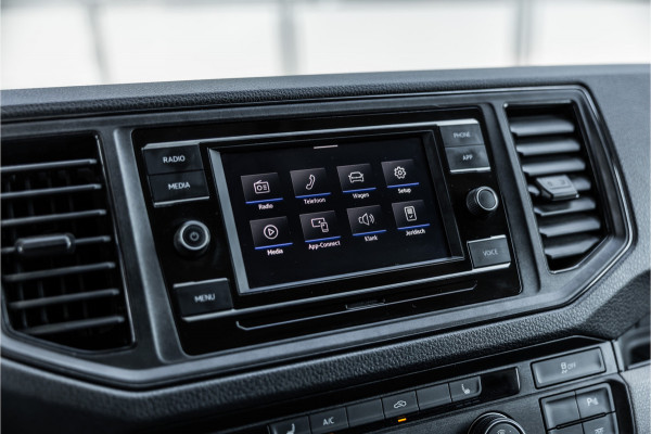 Volkswagen Crafter 2.0 TDI L3H2 | Automaat | CarPlay | Camera | Betimmering | MF Stuur | Cruise control | Stoelverwarming | Nieuwe APK | Dealer onderhouden | BPM Vrij | Euro 6