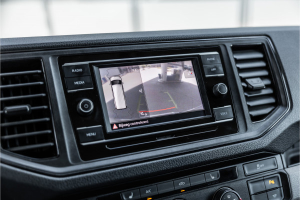 Volkswagen Crafter 2.0 TDI L3H2 | Automaat | CarPlay | Camera | Betimmering | MF Stuur | Cruise control | Stoelverwarming | Nieuwe APK | Dealer onderhouden | BPM Vrij | Euro 6