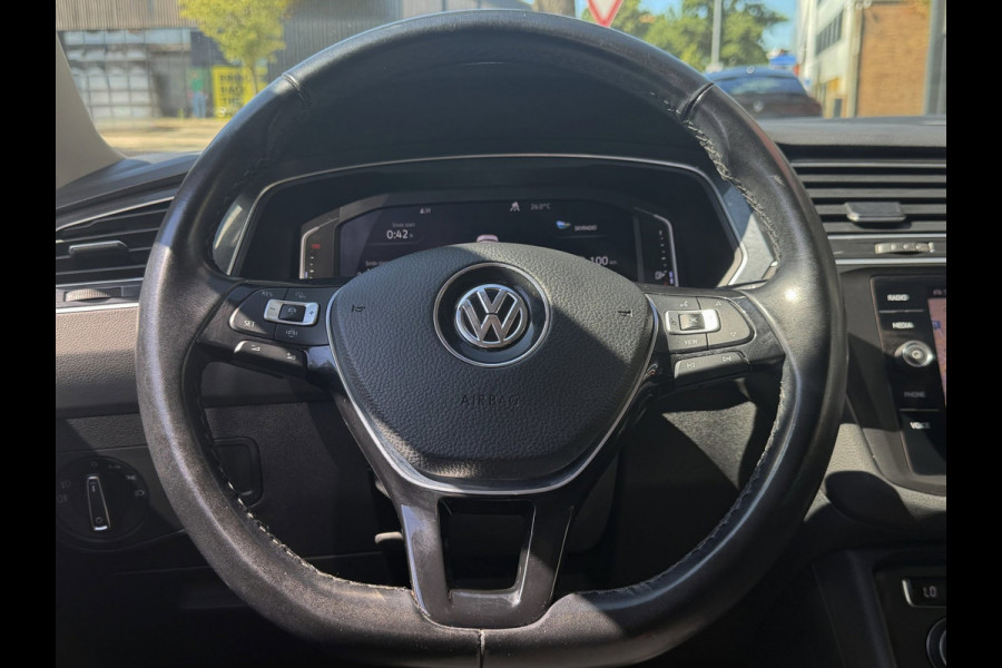 Volkswagen Tiguan 1.5 TSI ACT Highline Business - AUTOMAAT I Navigatie / Apple CarPlay I Airco I en nog Veel meer EXTRA'S
