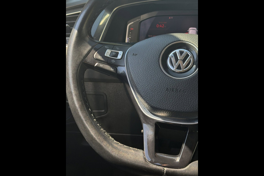 Volkswagen Tiguan 1.5 TSI ACT Highline Business - AUTOMAAT I Navigatie / Apple CarPlay I Airco I en nog Veel meer EXTRA'S