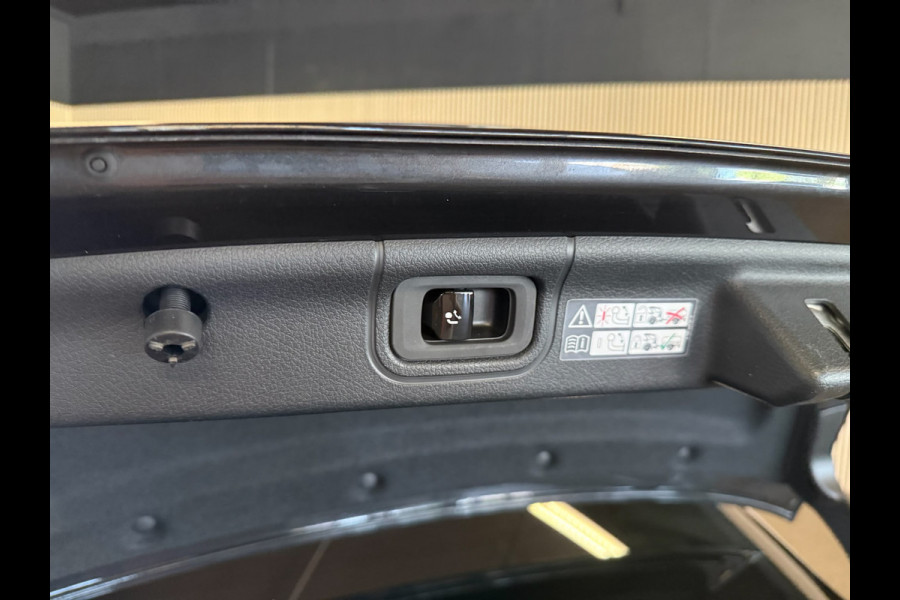 Mercedes-Benz C-Klasse 220D AMG STYLING-PANORAMA-MEMORY-BURMESTER-ACC-TREKHAAK-ZEER COMPLEET