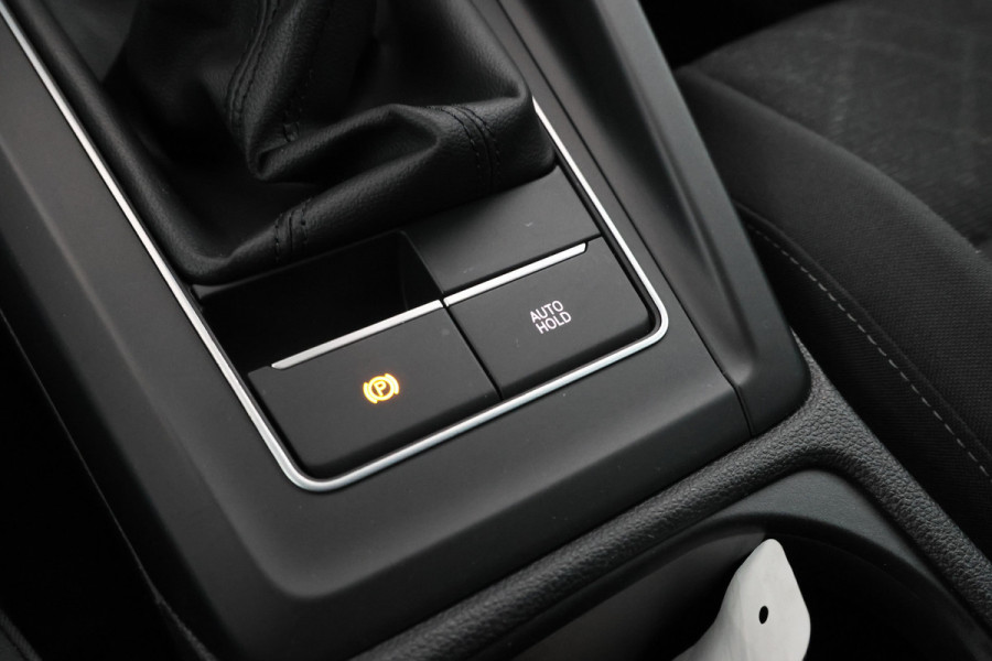 Volkswagen Golf 1.5 TSI Life Stoel/stuurverwarming, Adaptieve cruise, Apple Carplay!