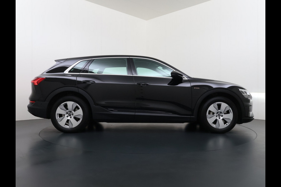 Audi e-tron 55 Quattro 408pk 95kWh Luchtvering LED Navi Ecc Edition Cruise Control Pdc Elek.Achterklep SOH 92% Lmv 19" Virtual Cockpit Led Isofix DAB Bluetooth 1e Eigenaar Origineel Nederlandse Auto Dealeronderhouden