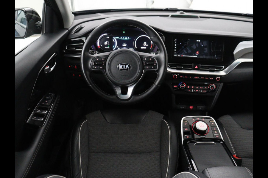 Kia e-Niro DynamicPlusLine 64 kWh | SOH 95.2% | Panoramadak | Half Leder | Adaptive cruise | Stuur/stoel verwarming | Camera | Park assist | Carplay | Climate control | Virtual dashboard | Full LED |