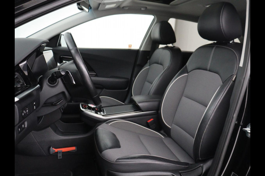 Kia e-Niro DynamicPlusLine 64 kWh | SOH 95.2% | Panoramadak | Half Leder | Adaptive cruise | Stuur/stoel verwarming | Camera | Park assist | Carplay | Climate control | Virtual dashboard | Full LED |
