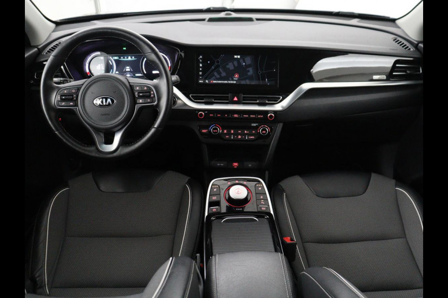 Kia e-Niro DynamicPlusLine 64 kWh | SOH 95.2% | Panoramadak | Half Leder | Adaptive cruise | Stuur/stoel verwarming | Camera | Park assist | Carplay | Climate control | Virtual dashboard | Full LED |