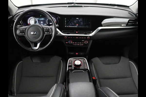Kia e-Niro DynamicPlusLine 64 kWh | SOH 95.2% | Panoramadak | Half Leder | Adaptive cruise | Stuur/stoel verwarming | Camera | Park assist | Carplay | Climate control | Virtual dashboard | Full LED |