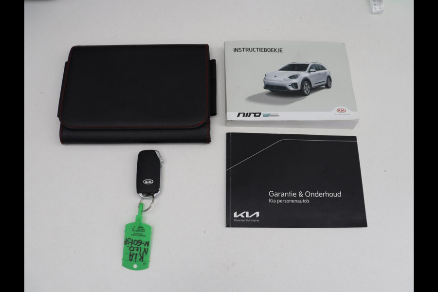 Kia e-Niro DynamicPlusLine 64 kWh | SOH 95.2% | Panoramadak | Half Leder | Adaptive cruise | Stuur/stoel verwarming | Camera | Park assist | Carplay | Climate control | Virtual dashboard | Full LED |