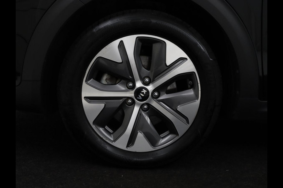 Kia e-Niro DynamicPlusLine 64 kWh | SOH 95.2% | Panoramadak | Half Leder | Adaptive cruise | Stuur/stoel verwarming | Camera | Park assist | Carplay | Climate control | Virtual dashboard | Full LED |