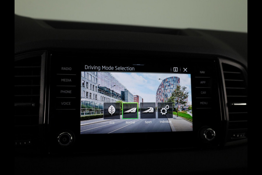 Škoda Karoq Sportline Ultimate 1.5 TSI ACT 150 pk 7 versn. DSG | Virtual Pedal |