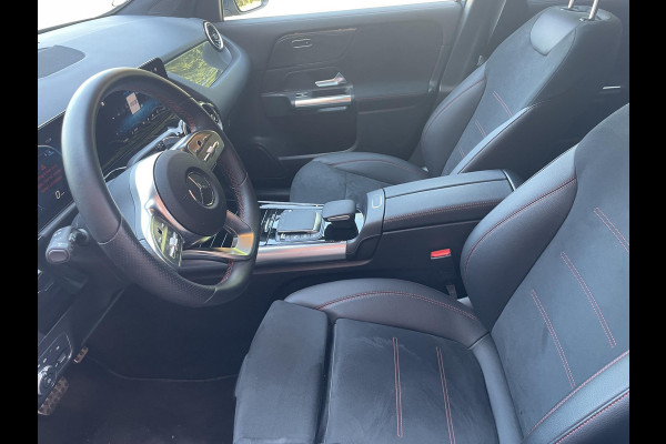 Mercedes-Benz GLA 200 163pk DCT AMG Line Navigatie Parkeersensoren Camera Cruise Control Stoelverwarming Ledverlichting Virtual Cockpit Climatronic
