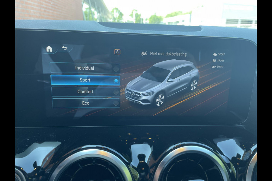 Mercedes-Benz GLA 200 163pk DCT AMG Line Navigatie Parkeersensoren Camera Cruise Control Stoelverwarming Ledverlichting Virtual Cockpit Climatronic