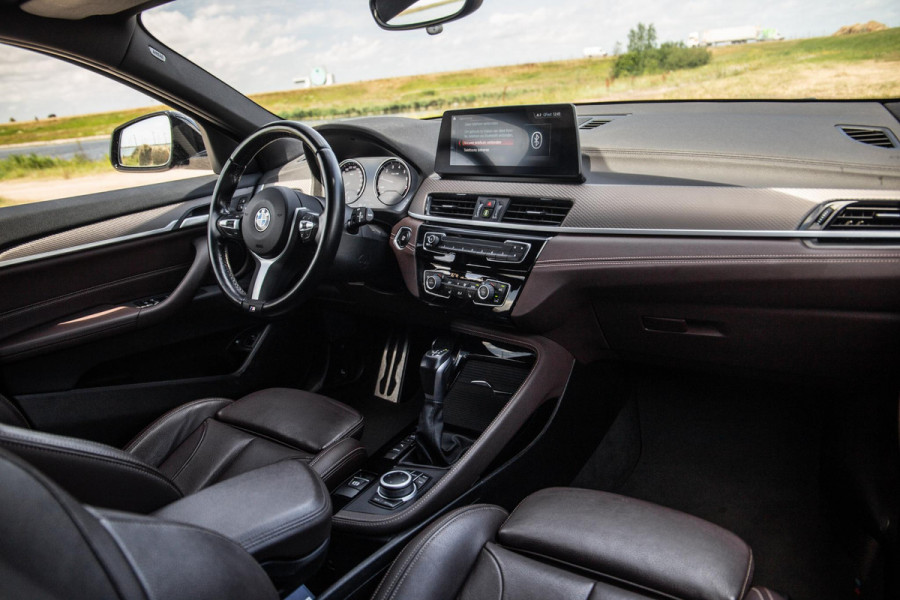 BMW X2 xDrive25e High Executive M PAKKET / CARPLAY / CRUISE CONTROLE / BRUIN LEER / STOELVERWARMING