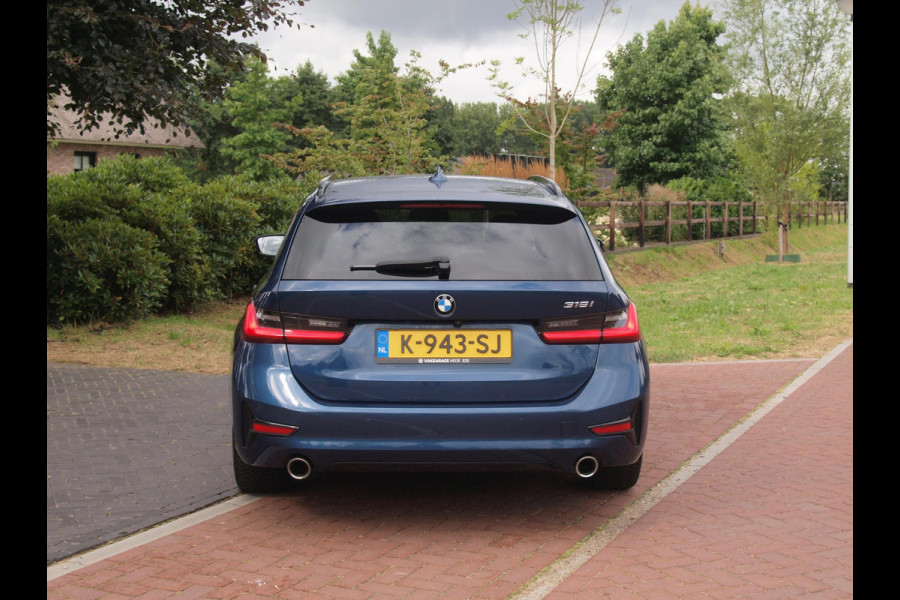 BMW 3 Serie Touring 318i High Executive | Camera | Sfeerverlichting | Apple Carplay | LED-Laser | NL-Auto |