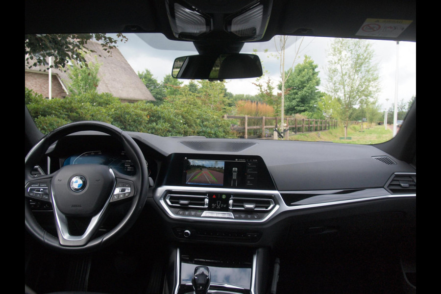 BMW 3 Serie Touring 318i High Executive | Camera | Sfeerverlichting | Apple Carplay | LED-Laser | NL-Auto |