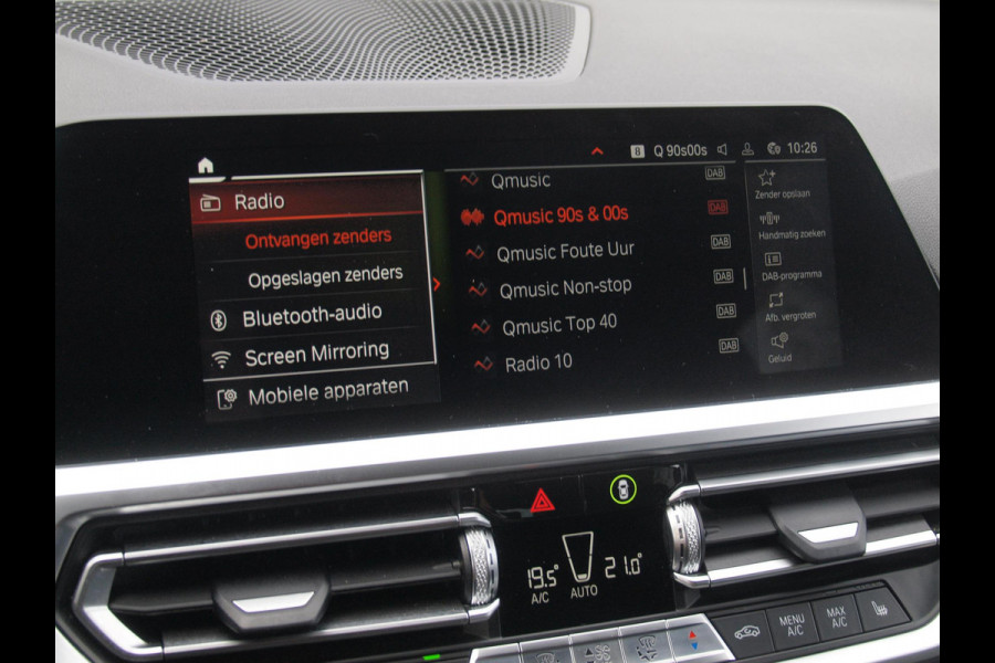 BMW 3 Serie Touring 318i High Executive | Camera | Sfeerverlichting | Apple Carplay | LED-Laser | NL-Auto |