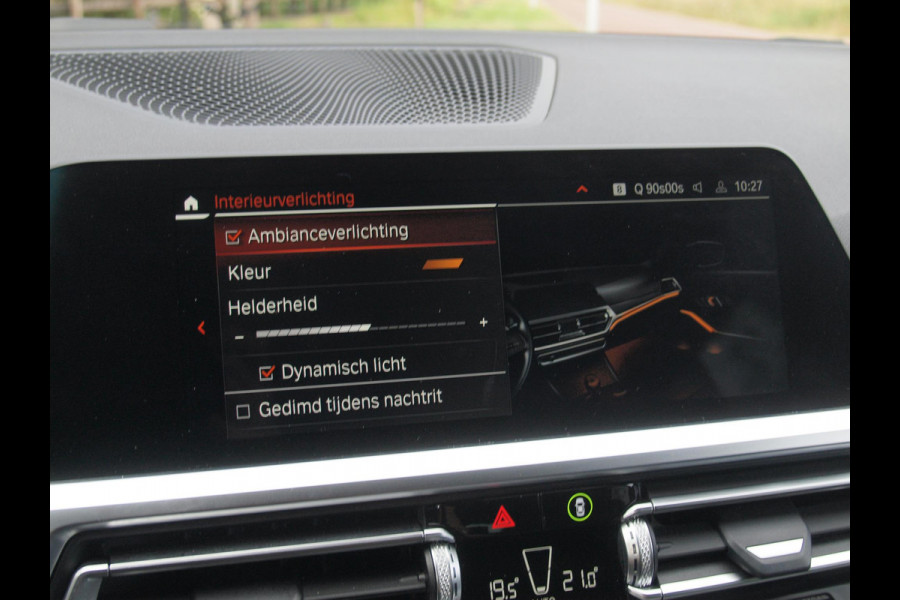 BMW 3 Serie Touring 318i High Executive | Camera | Sfeerverlichting | Apple Carplay | LED-Laser | NL-Auto |
