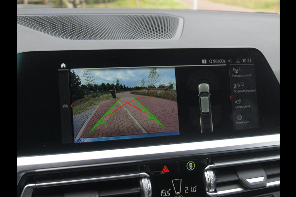 BMW 3 Serie Touring 318i High Executive | Camera | Sfeerverlichting | Apple Carplay | LED-Laser | NL-Auto |