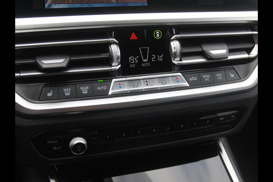 BMW 3 Serie Touring 318i High Executive | Camera | Sfeerverlichting | Apple Carplay | LED-Laser | NL-Auto |