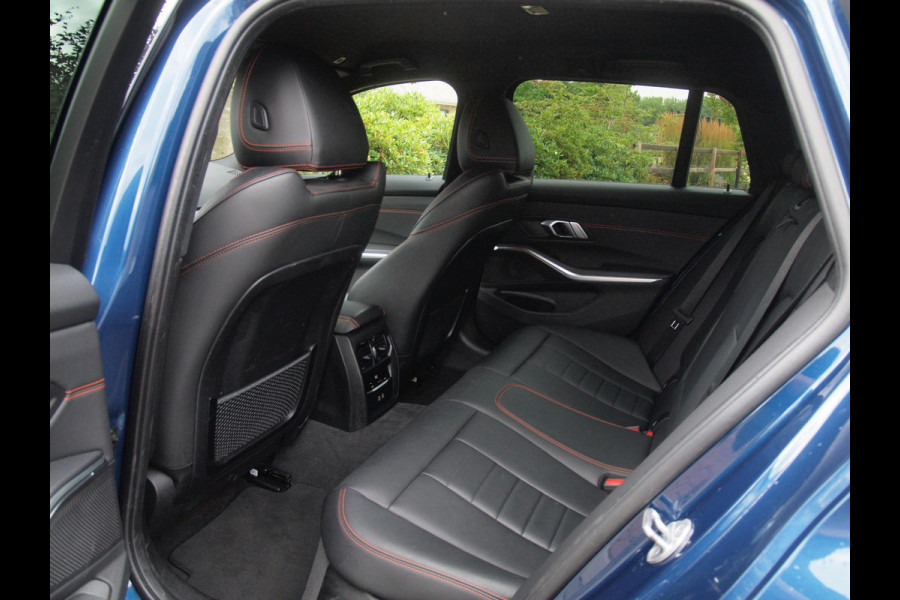 BMW 3 Serie Touring 318i High Executive | Camera | Sfeerverlichting | Apple Carplay | LED-Laser | NL-Auto |