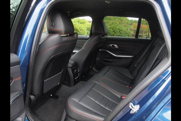 BMW 3 Serie Touring 318i High Executive | Camera | Sfeerverlichting | Apple Carplay | LED-Laser | NL-Auto |