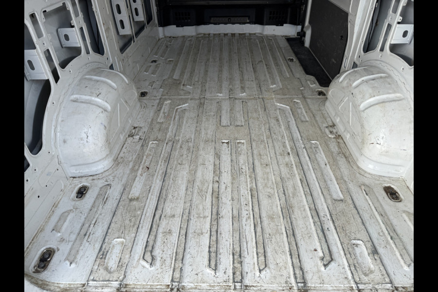 Volkswagen Crafter 2.0 TDI 140PK L3H3 Camera Airco Carplay Parkeersensoren Euro 6