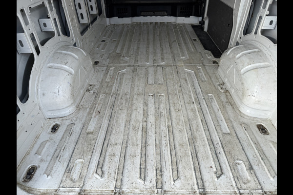 Volkswagen Crafter 2.0 TDI 140PK L3H3 Camera Airco Carplay Parkeersensoren Euro 6