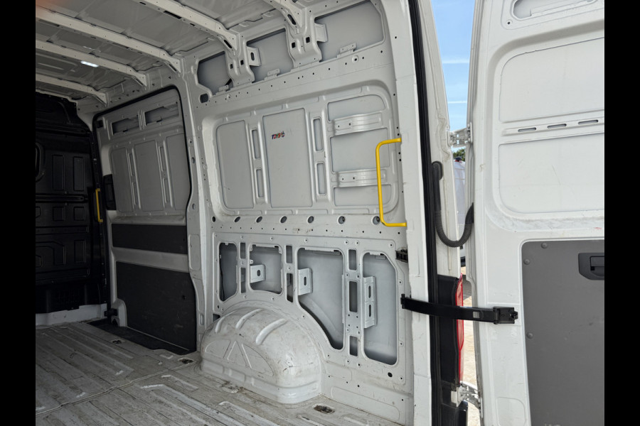 Volkswagen Crafter 2.0 TDI 140PK L3H3 Camera Airco Carplay Parkeersensoren Euro 6