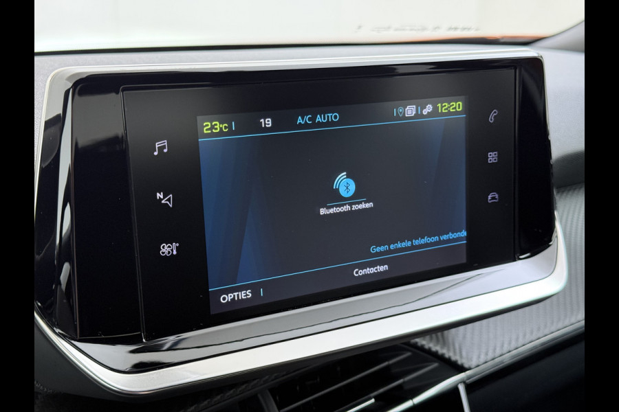 Peugeot e-2008 EV Allure 50kWh SOH 97% Two Tone 3D-Navi Stoelverwarming Apple Carplay Android Auto Ecc Cruise Control Regen-Lichtsensor Privacy Glas Keyless Connected-Apps DAB Bluetooth Led Lane Assist Isofix Dealeronderhouden 1e Eigenaar Origineel Nederlandse Auto