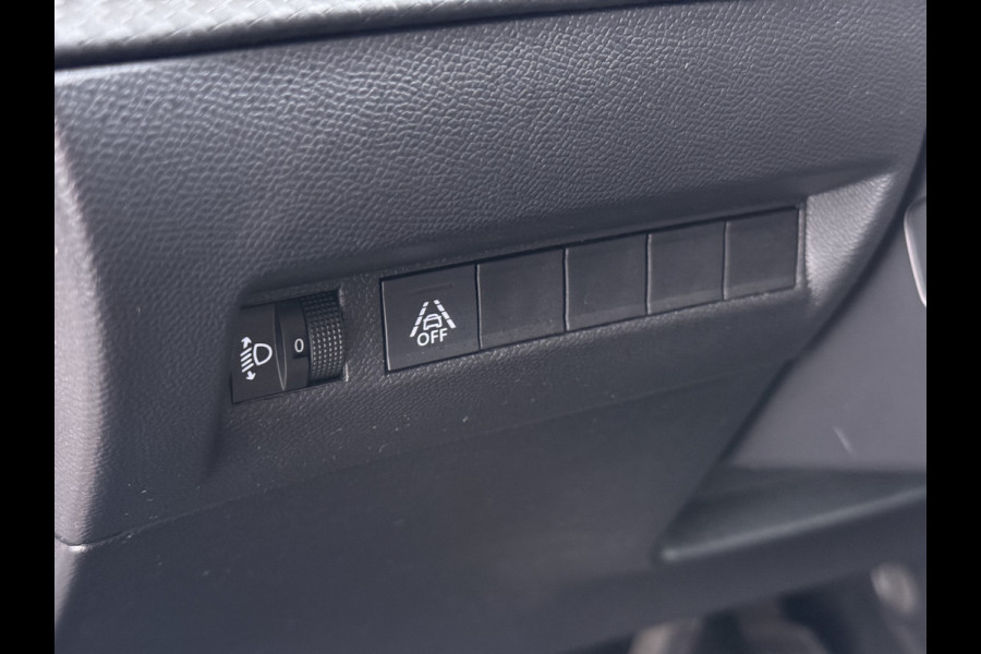 Peugeot e-2008 EV Allure 50kWh SOH 97% Two Tone 3D-Navi Stoelverwarming Apple Carplay Android Auto Ecc Cruise Control Regen-Lichtsensor Privacy Glas Keyless Connected-Apps DAB Bluetooth Led Lane Assist Isofix Dealeronderhouden 1e Eigenaar Origineel Nederlandse Auto