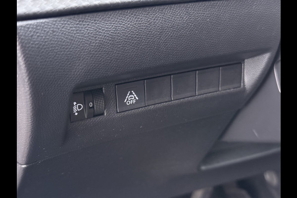 Peugeot e-2008 EV Allure 50kWh SOH 97% Two Tone 3D-Navi Stoelverwarming Apple Carplay Android Auto Ecc Cruise Control Regen-Lichtsensor Privacy Glas Keyless Connected-Apps DAB Bluetooth Led Lane Assist Isofix Dealeronderhouden 1e Eigenaar Origineel Nederlandse Auto