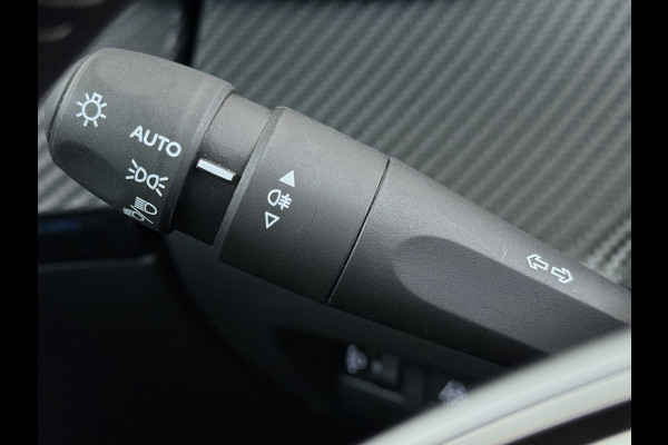 Peugeot e-2008 EV Allure 50kWh SOH 97% Two Tone 3D-Navi Stoelverwarming Apple Carplay Android Auto Ecc Cruise Control Regen-Lichtsensor Privacy Glas Keyless Connected-Apps DAB Bluetooth Led Lane Assist Isofix Dealeronderhouden 1e Eigenaar Origineel Nederlandse Auto