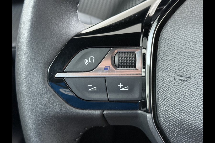 Peugeot e-2008 EV Allure 50kWh SOH 97% Two Tone 3D-Navi Stoelverwarming Apple Carplay Android Auto Ecc Cruise Control Regen-Lichtsensor Privacy Glas Keyless Connected-Apps DAB Bluetooth Led Lane Assist Isofix Dealeronderhouden 1e Eigenaar Origineel Nederlandse Auto