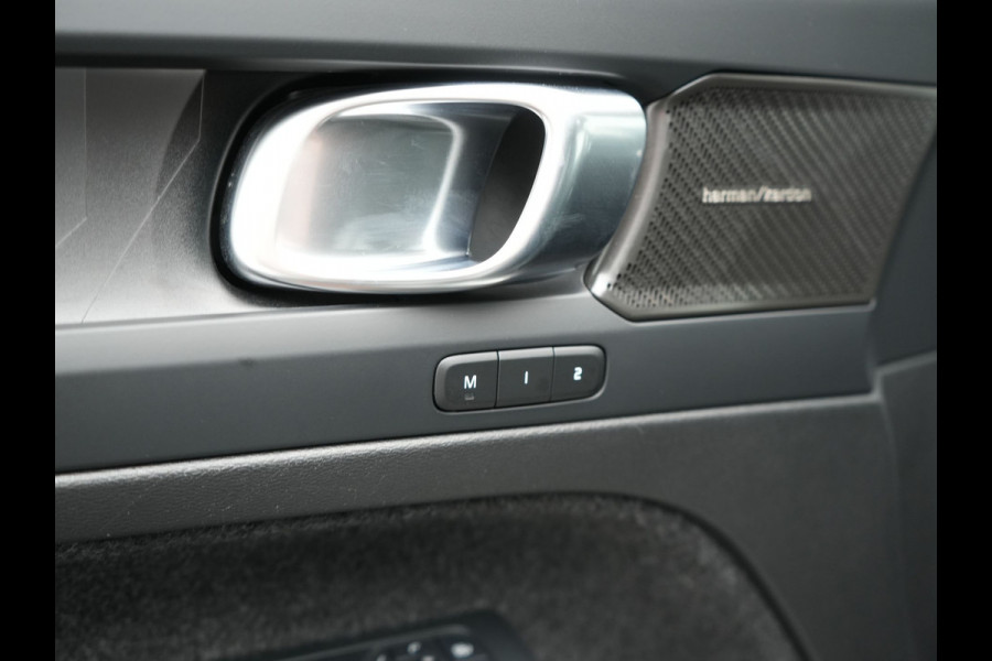 Volvo XC40 Recharge Ultimate 70 kWh 232pk Dealer O.H | Panodak | Adaptive Cruise | Harman / Kardon | 360 Camera | Alcantara Sportstoelen Memory & Verwarmd | Apple Carplay | Keyless | Stuurverwarming | BLIS | Google Assistant & Maps | Virtual | Navigatie | DAB | 20"L.M | Plug In Hybrid |