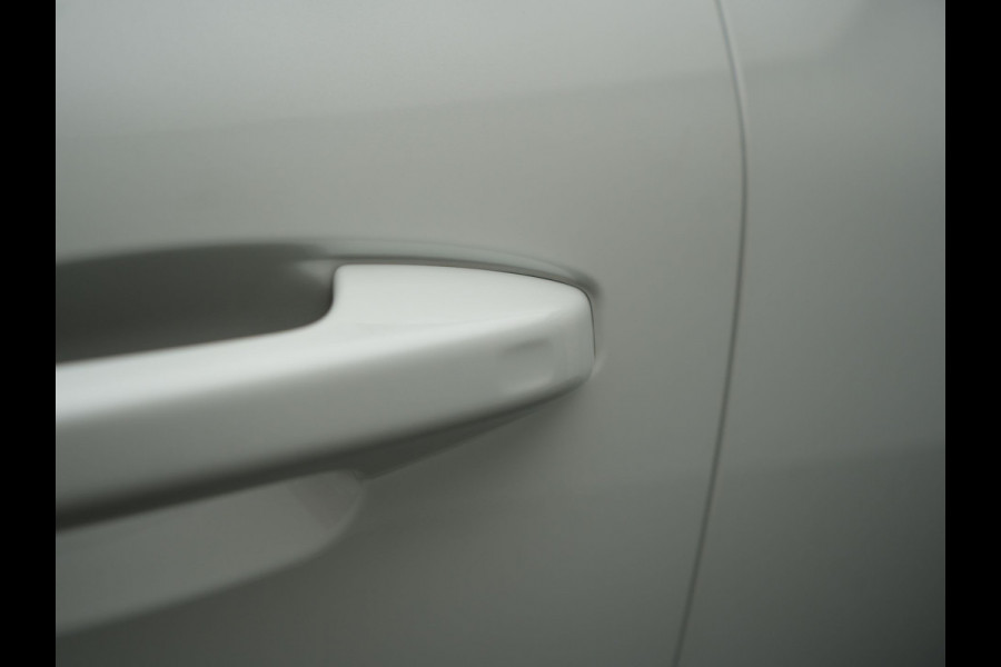 Volvo XC40 Recharge Ultimate 70 kWh 232pk Dealer O.H | Panodak | Adaptive Cruise | Harman / Kardon | 360 Camera | Alcantara Sportstoelen Memory & Verwarmd | Apple Carplay | Keyless | Stuurverwarming | BLIS | Google Assistant & Maps | Virtual | Navigatie | DAB | 20"L.M | Plug In Hybrid |