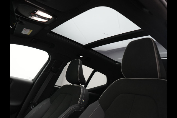 Volvo XC40 Recharge Ultimate 70 kWh 232pk Dealer O.H | Panodak | Adaptive Cruise | Harman / Kardon | 360 Camera | Alcantara Sportstoelen Memory & Verwarmd | Apple Carplay | Keyless | Stuurverwarming | BLIS | Google Assistant & Maps | Virtual | Navigatie | DAB | 20"L.M | Plug In Hybrid |