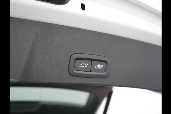 Volvo XC40 Recharge Ultimate 70 kWh 232pk Dealer O.H | Panodak | Adaptive Cruise | Harman / Kardon | 360 Camera | Alcantara Sportstoelen Memory & Verwarmd | Apple Carplay | Keyless | Stuurverwarming | BLIS | Google Assistant & Maps | Virtual | Navigatie | DAB | 20"L.M | Plug In Hybrid |